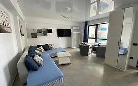 Aa Apartment Tomis Villa